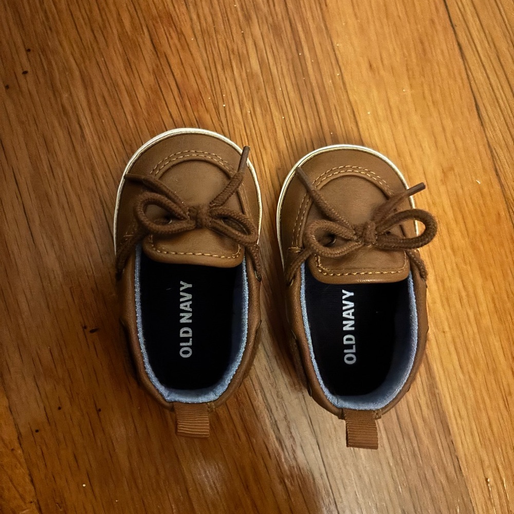 Old Navy NWOT 0-3 Month Baby Shoes